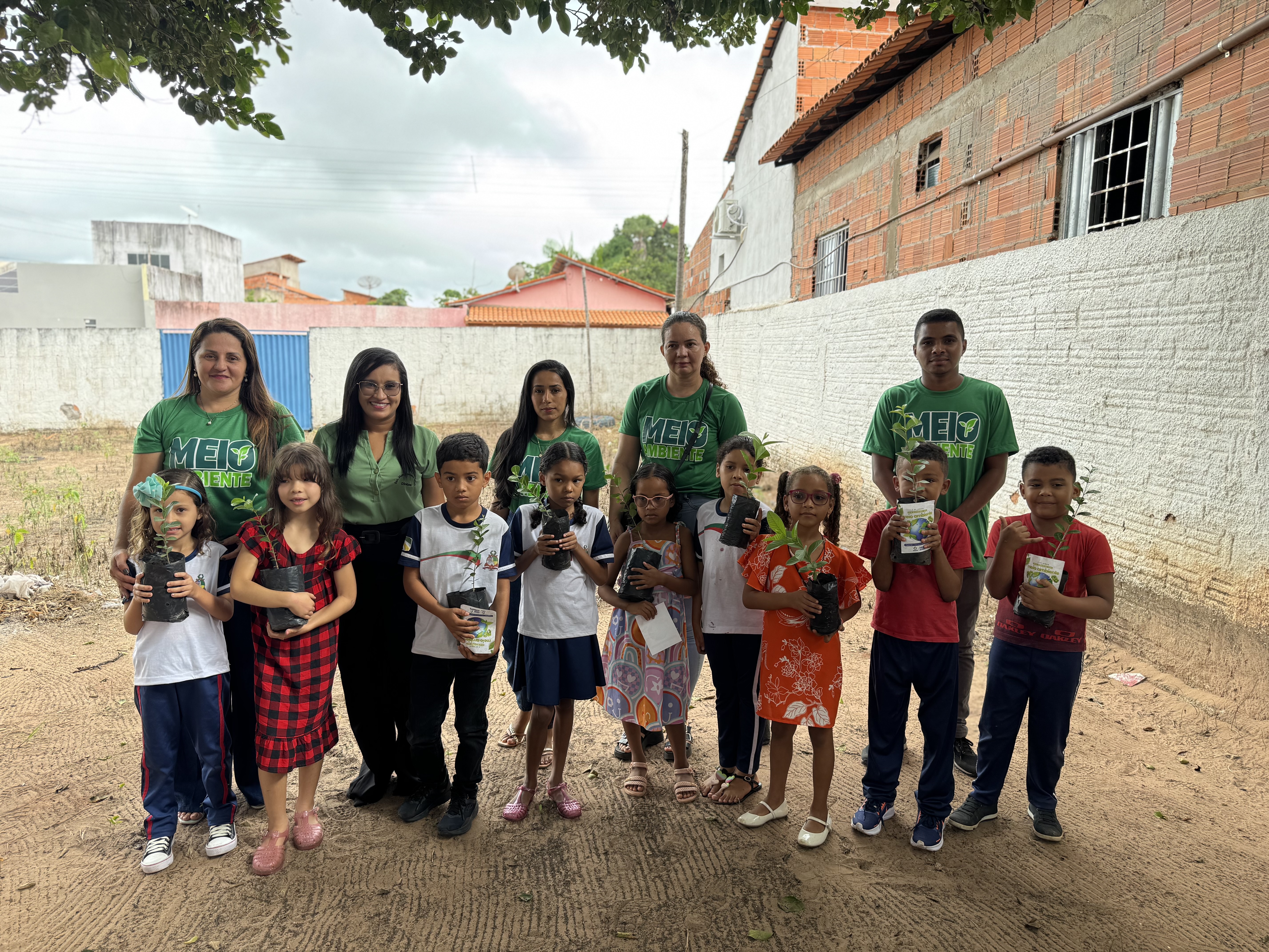 AÇÃO AMBIENTAL NA ESCOLA CLODOMIR MIETT